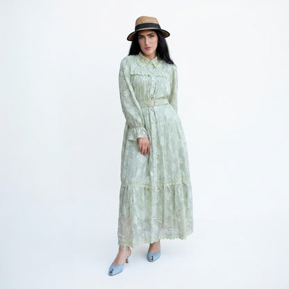Vestido Largo Camisero con Bordado Floral y Detalles de Encaje