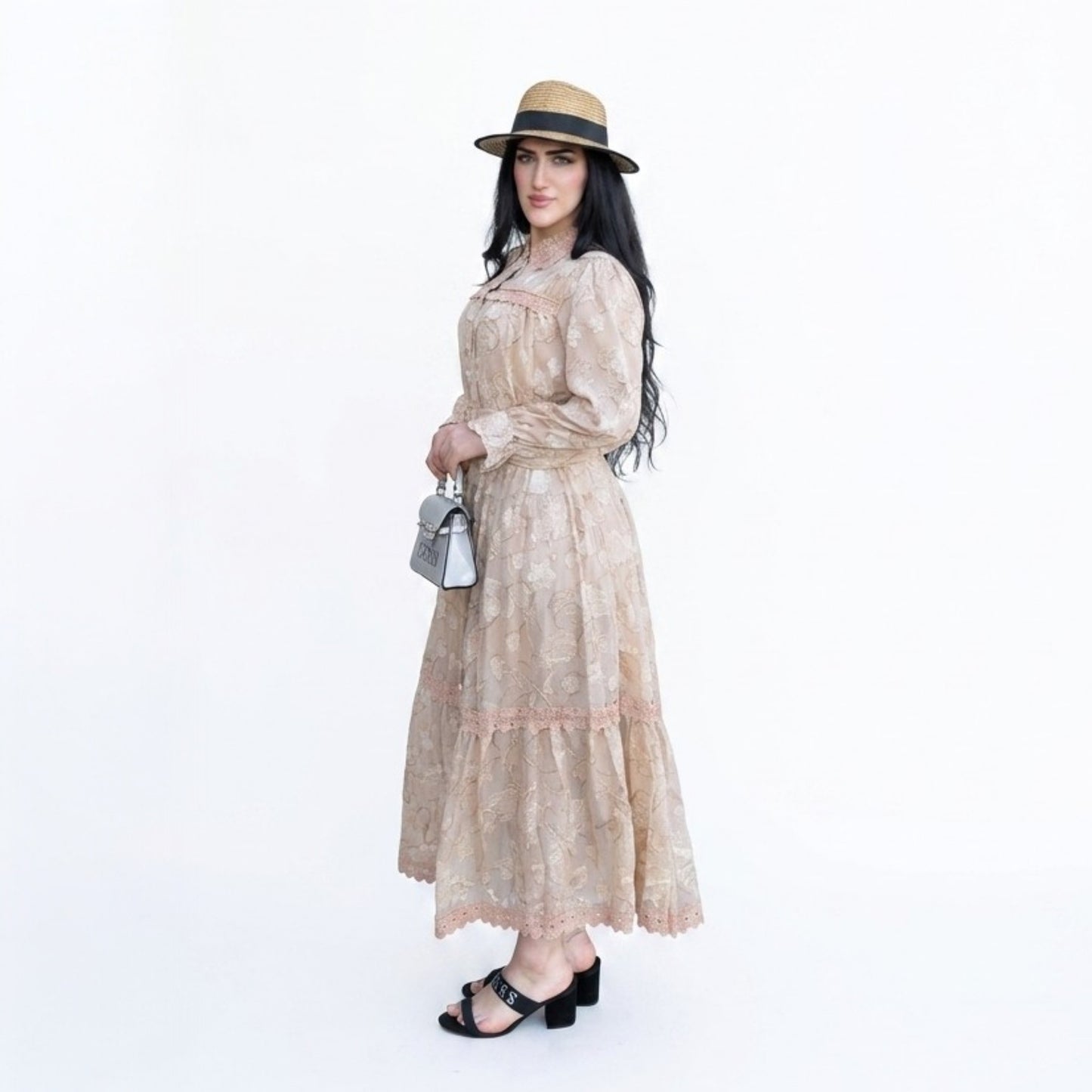 Vestido Largo Camisero con Bordado Floral y Detalles de Encaje