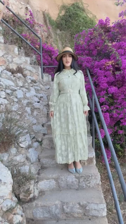Vestido Largo Camisero con Bordado Floral y Detalles de Encaje